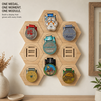 Holz-Medaillenhalter zur Wandmontage, Einzelmedaillen-Displayständer, Selbstklebender Wand-Auszeichnungshalter, Anpassbare Form und Größe, Design-Lieferant