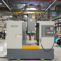 Centre d'usinage vertical compact CNC VMC640 avec commande GSK automatique pour le traitement de petites pièces - BT30/BT40