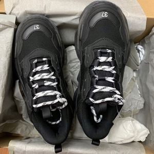 Chaussures de sport de luxe en maille de marque de créateur pour hommes et femmes – Qualité supérieure, élégantes, respirantes, amortissantes, anti-odeur, pour la marche - Product Image 2