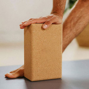 Ensemble de blocs de yoga en liège de haute qualité avec logo personnalisé, pour massage, relaxation, soulagement de la douleur et étirement, et ballon de yoga en liège, vente en gros - Product Image 6