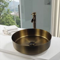 Lavabo sur pied en acier inoxydable fait main au design rustique de luxe, vasque métallique autoportante pour salle de bain d'hôtel