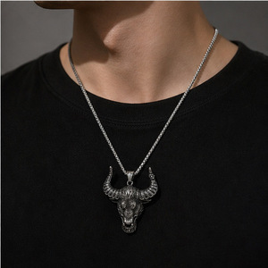 Yunnique – collier avec pendentif tête de taureau en acier inoxydable, style vintage, bijoux en forme d'animal pour hommes, chaîne à maillons au design géométrique, JD215 - Product Image 4