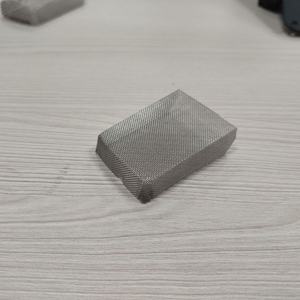 บริการงานกลึงขึ้นรูปขอบไมโครโฟนด้วยเครื่องจักรแบบเจาะรูละเอียด พร้อมฝาครอบตาข่ายเสียงบลูทูธสแตนเลสไมโครพอรัสสีทอง ป้องกันการกัดกร่อน - Product Image 4