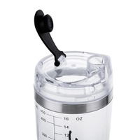 Shaker électrique à vortex pour poudre de fruits à l'intérieur d'une bouteille d'eau avec mélangeur en plastique