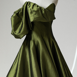 Robe de mariée Jancember LDC6569, modèle original, asymétrique, en satin vert, coupe princesse, dos nu, longueur ras du sol - Product Image 1
