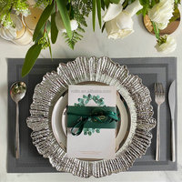 Assiettes de présentation dorées modernes pour mariages et événements festifs