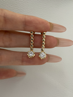 Boucles d'oreilles pendantes personnalisées en or jaune 18 carats avec diamant de laboratoire rond serti clos et perles, bijoux raffinés