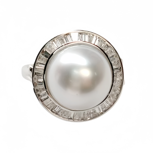 Anillo de Boda y Aniversario UM Jewelry de Oro Sólido de 18K con Engaste de Bisel, Perla Blanca del Mar del Sur de 11.5mm y Diamante Corte Baguette NGTC - Product Image 2