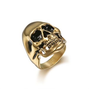แหวนนิ้วทองคำดีไซน์ใหม่ปี 2026 เครื่องประดับผู้ชาย แหวนหัวกะโหลกสีทองสแตนเลส - Product Image 1
