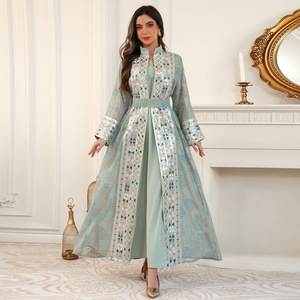 <span class=keywords><strong>Abito</strong></span> <span class=keywords><strong>Lungo</strong></span> Musulmano di Lusso Dubai 2026 in <span class=keywords><strong>Chiffon</strong></span> con Ricamo Geometrico Multicolore, Collo alla Coreana, <span class=keywords><strong>Maniche</strong></span> a Campana e Cintura - Outfit Modesto - Product Image 3