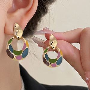 ต่างหูผู้หญิงสไตล์ยุโรป-อเมริกัน ย้อนยุค หรูหราเบาๆ ระดับไฮเอนด์ ดีไซน์เรขาคณิต ลงสีแบบหยดน้ำ วัสดุอัลลอย - Product Image 1