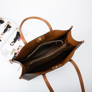 Borsa Tote Unisex Vintage con <span class=keywords><strong>Monogramma</strong></span> in Pelle PVC Morbida Impermeabile Grande Capacità con Manico Superiore e Tracolla Moda per il Pendolarismo - Product Image 5