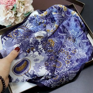 Foulard quadrato da <span class=keywords><strong>donna</strong></span> in seta di gelso 100% personalizzato da 14 MM, con stampa floreale, utilizzabile come bandana, accessorio <span class=keywords><strong>per</strong></span> <span class=keywords><strong>capelli</strong></span> o fascia <span class=keywords><strong>per</strong></span> la testa - Product Image 4