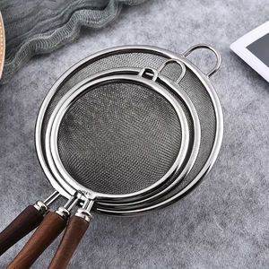 ที่กรองชาแบบพกพาคุณภาพสูง ใช้ซ้ำได้ ทำจากสแตนเลส 304 พร้อมที่กรองกาแฟ ชา แป้ง  ด้ามจับไม้วอลนัท สำหรับใช้ในครัว - Product Image 4