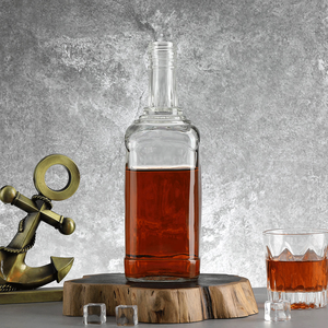 Bouteille de liqueur carrée classique en verre Solent 750 ml pour whisky, <span class=keywords><strong>rhum</strong></span>, spiritueux – Vente en gros, fournisseur, fabricant - Product Image 1