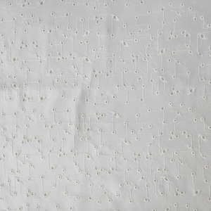 Venta al por mayor de 100% algodón blanco bordado Georgette tela de alta calidad de punto de trama textil liso para la fabricación de prendas de vestir - Product Image 1