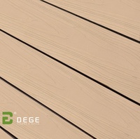 Plancher extérieur en PVC moderne résistant aux UV, texture teck, antidérapant, imperméable pour pont de yacht