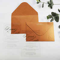 Elegance Cartes d'invitation personnalisées faites à la main en acrylique transparent avec feuille d'or avec enveloppe orange brûlée pour événement de mariage