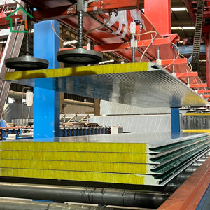 La chaîne de production jordanienne de panneaux sandwich en laine de verre produit des panneaux sandwich revêtus de zinc - Product Image 3