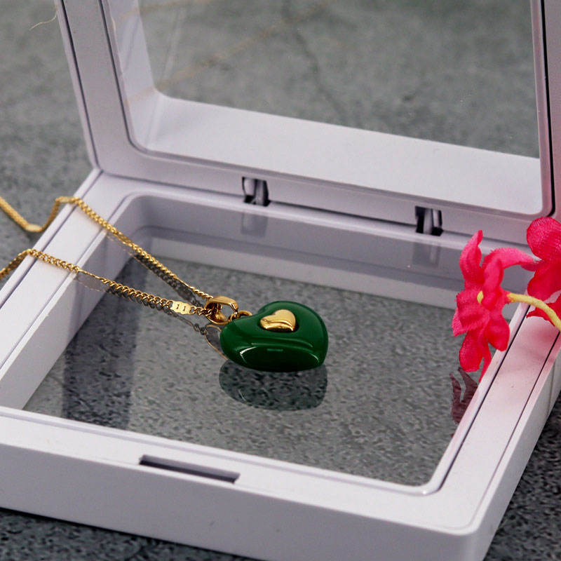 สีเขียว