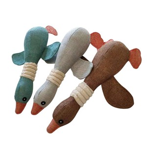 Jouets pour chiens en peluche couineurs à mâcher en denim et lin, en forme de canard, coloris beige, bleu, café, vente en gros fabricant - Product Image 1