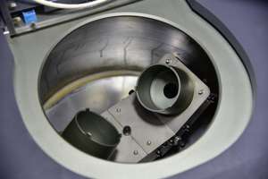 Grote capaciteit vacuüm planetaire centrifugale ontschuimings- en mengmachine met dubbele kom - Product Image 5