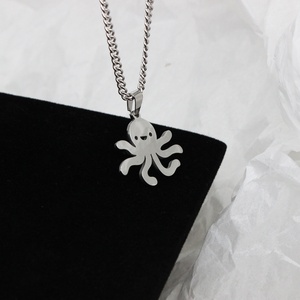 Collier en acier inoxydable argenté avec pendentif pieuvre - Bijoux pour femmes avec chaîne réglable - Design inspiré des dessins animés - Product Image 4