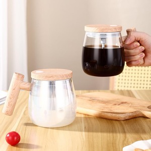 Copo Misturador Elétrico Automático Portátil de 400ml para Café, Chá, Leite e Cacau, Design Magnético em Madeira com Copo de Vidro - Product Image 3