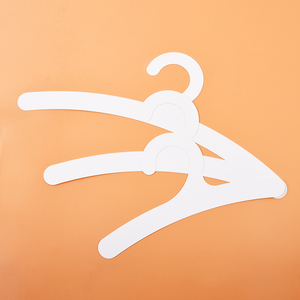 Экологичные перерабатываемые ароматизированные вешалки для одежды с индивидуальным логотипом, тиснением и цифровой печатью, бумажные этикетки для рубашек и пальто - Product Image 2