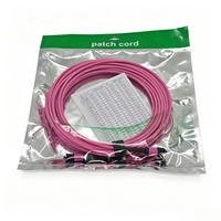 Cordon de brassage fibre optique MPO-MPO multimode 10G OM3 OM4 8/12/24 fibres LSZH à faible perte d'insertion pour câblage haute densité de centre de données