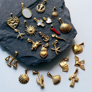 Thiết Kế Phổ Biến Onyx Đá Trang Sức Chữ Thập Quyến Rũ Mắt Ác Chữ Thập Mặt Dây Chuyền Người Đàn Ông Không Thấm Nước 18K Vàng Tùy Chỉnh Mặt Dây Chuyền Quyến Rũ Cho Bán Buôn - Product Image 5