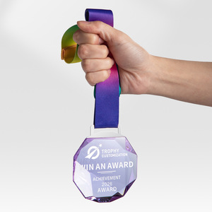 Trofeo de Cristal Personalizado Dianzan con Grabado para Premios de Logro 2026 Azul Amarillo Morado - Product Image 2