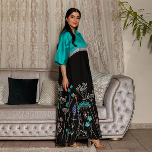فستان جلباء بطباعة أزياء جديدة للربيع والصيف في دبي بألوان متباينة - Product Image 3