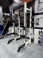 Rack de musculation semi-professionnel en acier inoxydable pour la musculation avec focus sur les triceps, les biceps et les exercices pectoraux