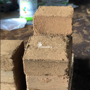 Bloc de cocopeat naturel 5 kg, haute teneur en EC, fabriqué à partir de fibres de coco, idéal pour le jardinage, l'agriculture et l'horticulture - Product Image 3