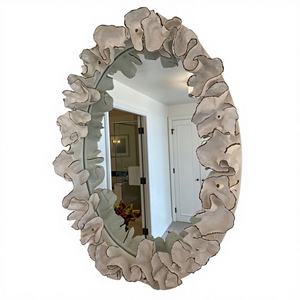 Espejo de Pared Grande y Moderno con Marco Metálico, Diseño Audaz, Decorativo y con Color Personalizable para Realzar Interiores Amplios - Product Image 1