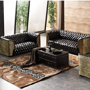 أريكة بطراز ظهر نحاسي وألومنيوم مناسبة لغرفة المعيشة مصنوعة من الجلد العتيق - Product Image 1