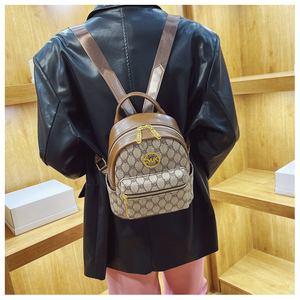 กระเป๋าเป้สะพายหลังผู้หญิงแฟชั่นใหม่ปี 2025 ลายเรขาคณิต วัสดุ PU ซิปแบบพกพา โครงโพลีเอสเตอร์ด้านใน ทนทานต่อการสึกหรอ ขนาดเล็ก เหมาะสำหรับเดินทางท่องเที่ยวแบบสบายๆ.565 - Product Image 5