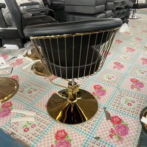 Vente directe d'usine, mobilier <span class=keywords><strong>de</strong></span> salon moderne et luxueux, chaises <span class=keywords><strong>de</strong></span> coiffure et <span class=keywords><strong>de</strong></span> beauté réglables en hauteur, chaises <span class=keywords><strong>de</strong></span> barbier professionnelles en gros - Product Image 3