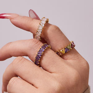 Anillo Triangular N&S Vintage Chapado en Oro de 18K con Incrustaciones de Circonita Cúbica, en Acero Inoxidable, Resistente al Agua y al Deslustre, Disponible en Varios Tamaños, Ideal para Regalo - Product Image 4