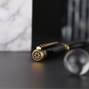 Ensemble de stylos plume en métal de luxe OEM de 24 ans de fabrication, logo personnalisé gravé, kits de cadeaux d'entreprise avec étui en cuir - Product Image 2