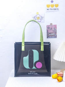Sac à main pour femme en PVC et PU, grande capacité, sac fourre-tout léger pour voyage et plage, idéal pour les activités de plein air, au meilleur prix - Product Image 6