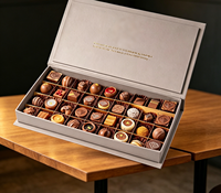 Luxe gepersonaliseerde chocolade geschenkdoos met Baklava, gekonfijte dadels, noten & gedroogd fruit - Sushi verpakking met magneetsluiting