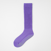 Chaussettes de yoga et de Pilates antidérapantes en coton personnalisées pour femmes, avec logo OEM, modèle Slouch Crew