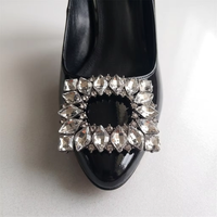Boucle de chaussure carrée en strass de cristal Serene Joy, clip décoratif non amovible, accessoires de mariage pour femmes (Modèle B2-10)