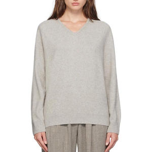 Pull pour femme Urban Luxe à col en V, coupe ajustée, lignes contemporaines, tons neutres unis, tissu en laine, viscose et cachemire, hiver - Product Image 3