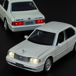 Clásico a Yota Crown 1:32 para modelo de coche de aleación Puerta de luz de sonido Ppening colección de coches de juguete para niños - Product Image 5