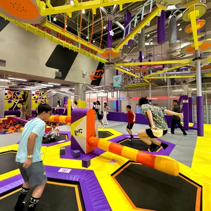 Grande Parco Giochi al Coperto con Trampolini, Centro Sportivo Commerciale per Famiglie con Parco Avventura in Plastica per Bambini e Adulti - Product Image 2