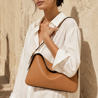 Sacs à bandoulière croisés en cuir véritable personnalisés pour femmes – Sacs à main élégants et modernes en forme de croissant, souples et arqués, pour le quotidien ou les vacances – Fournisseur en gros