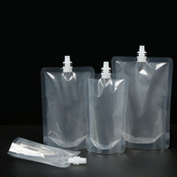Sachets d'emballage personnalisés en PET transparent de qualité alimentaire avec bec verseur vertical extrudé pour jus et liquides, idéaux pour les boissons